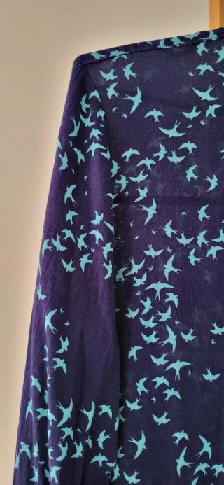 Camisa azul con estampado de pájaros  manga larga