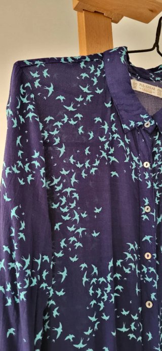 Camisa azul con estampado de pájaros  manga larga