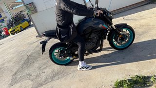 Yamaha MT07 A2 3000km con extras