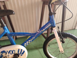 Bicicleta infantil azul
