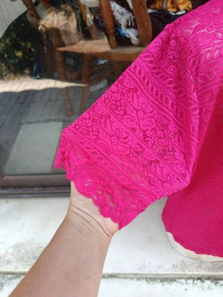 Camiseta calada fucsia