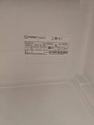 Congelador Vertical Indesit No Frost 220L