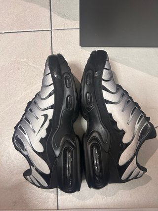 Nike TN Air Max Plus Blancas y Negras
