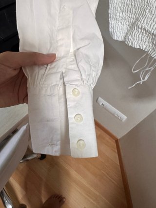 Camisa blanca Stradivarius con cordones