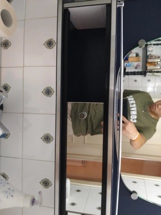 Espejo de baño azul y plateado