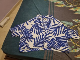Blusa estampada hojas azul