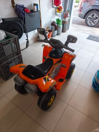 Moto infantil eléctrica naranja