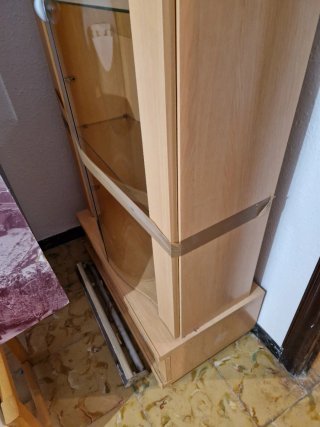 Vitrina de cristal y madera