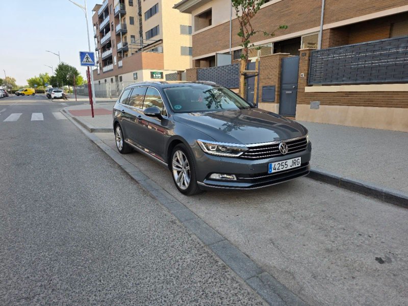 Volkswagen Passat 2016 - foto 1