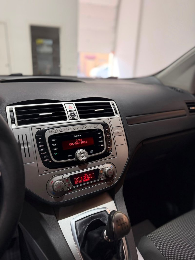 Ford Kuga 2.0 TDCi Titanium 4WD 2011, foto 10