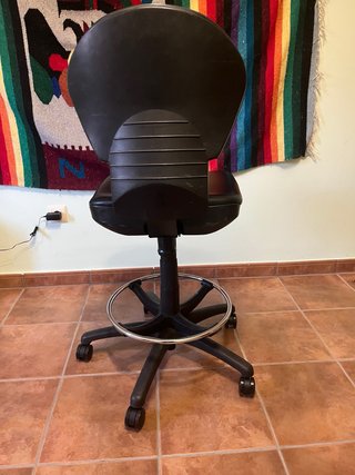 Silla de oficina con reposapiés