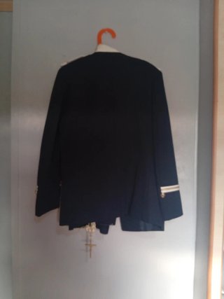 Traje Comunión Niño Chaleco Dorado y Pantalón Negr