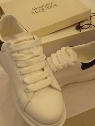 Sneakers Alexander McQueen Bianche e Dorate
