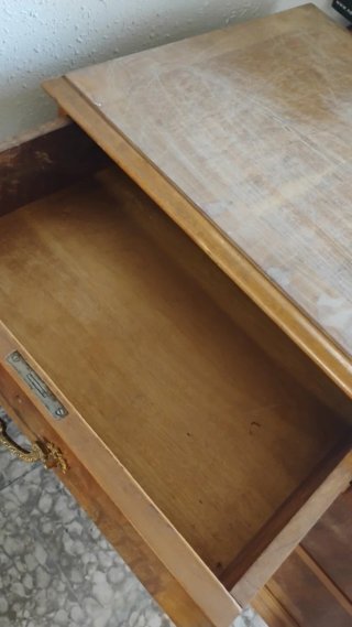 Cómoda antigua de madera