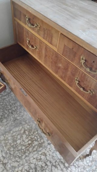 Cómoda antigua de madera