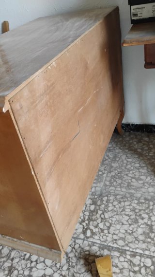 Cómoda antigua de madera