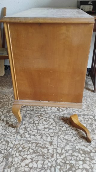 Cómoda antigua de madera