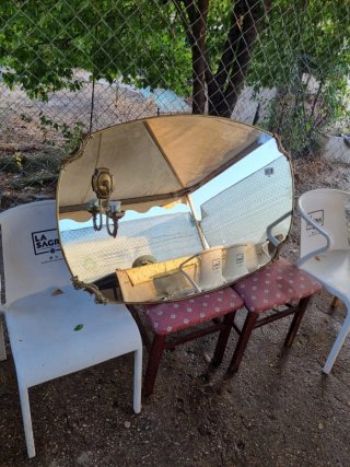 Espejo decorativo dorado con marco