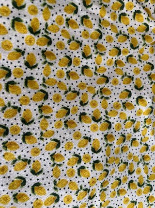 Vestido Stradivarius estampado limones Talla L