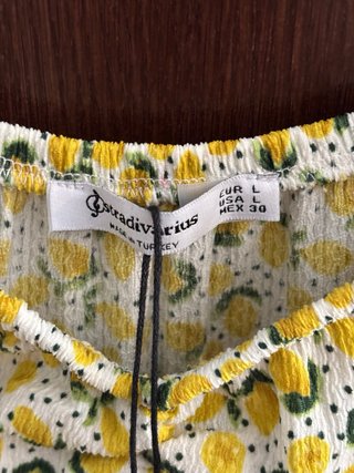 Vestido Stradivarius estampado limones Talla L
