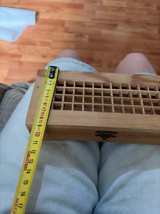 Cajita de madera con tapa cuadriculada