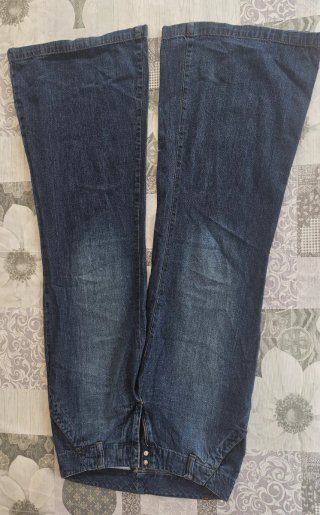 Pantalón vaquero campana azul oscuro