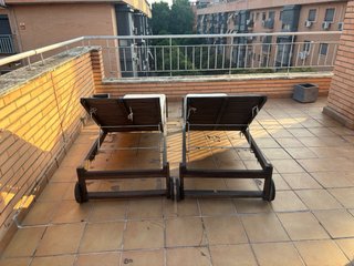 2 Tumbonas de madera con ruedas