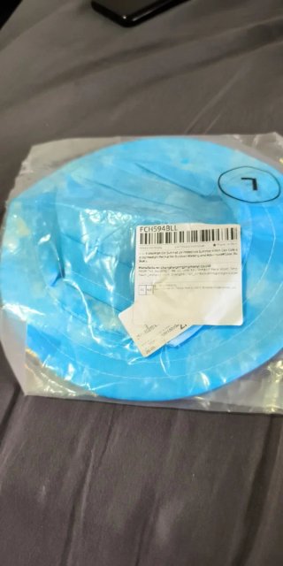Sombrero de pescador azul y blanco