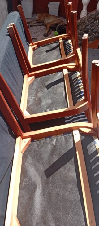 Juego de 4 sillas de madera