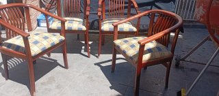 Juego de 4 sillas de madera