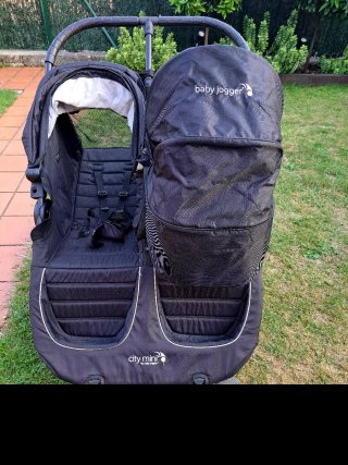Silla gemelar Baby Jogger City Mini con capazo