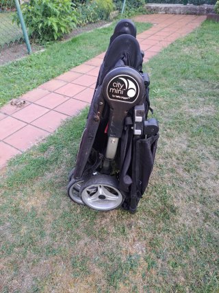 Silla gemelar Baby Jogger City Mini con capazo