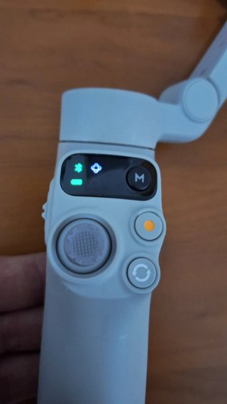 DJI Osmo Mobile 7 Stabilizzatore Smartphone