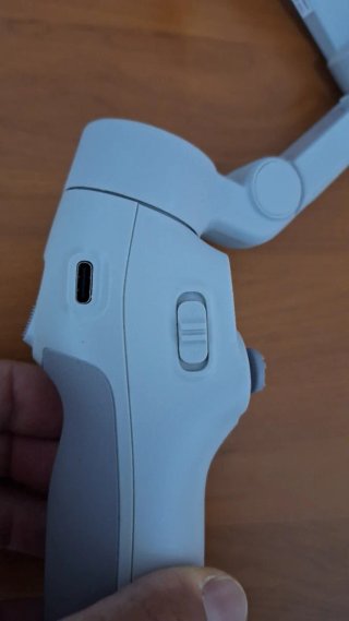 DJI Osmo Mobile 7 Stabilizzatore Smartphone