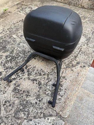 Baúl moto con soporte