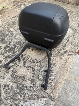 Baúl moto con soporte