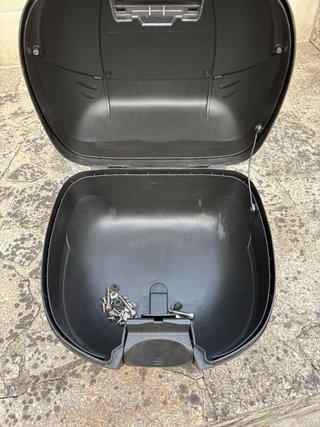 Baúl moto con soporte