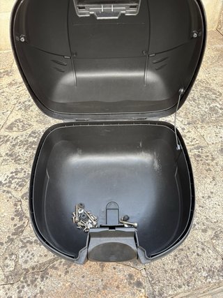 Baúl moto con soporte