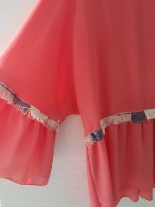 Blusa coral con volantes talla L
