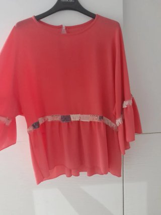 Blusa coral con volantes talla L