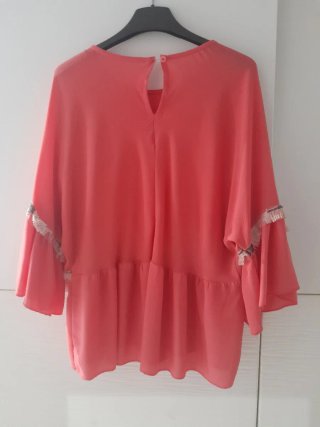 Blusa coral con volantes talla L