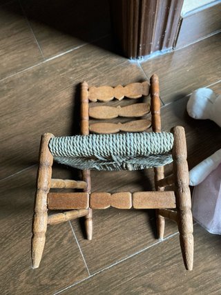 Ratona Jellycat con vestido tul y silla