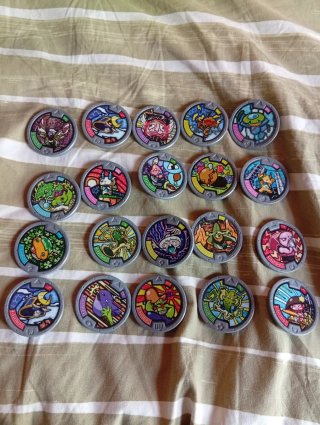 Fichas Yokai Watch para el reloj blanco.