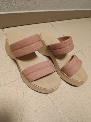 Sandalias Skechers Beige y Rosa