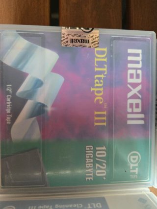 Cintas de datos Imation y Maxell precintadas