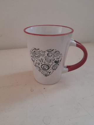 2 tazze: mug in ceramica con cuore e tazza vetro