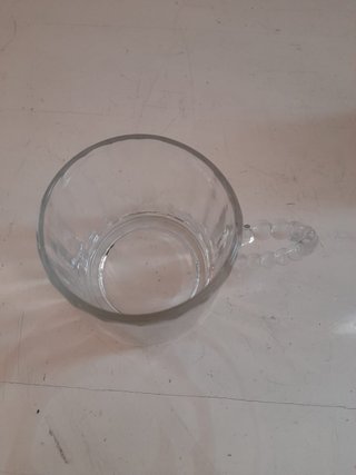 2 tazze: mug in ceramica con cuore e tazza vetro