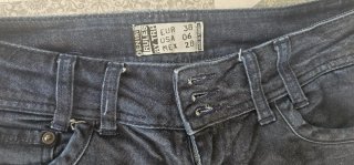 Pantalón vaquero pitillo negro