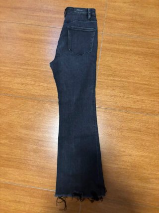Pantalón vaquero flare gris oscuro Stradivarius