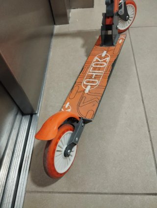 Patinete infantil naranja Molto